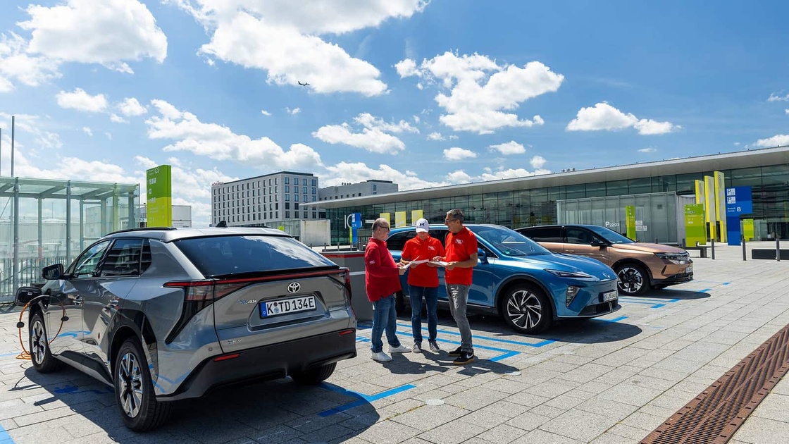 Toyota bZ4X выиграла сравнение трёх электрических кроссоверов