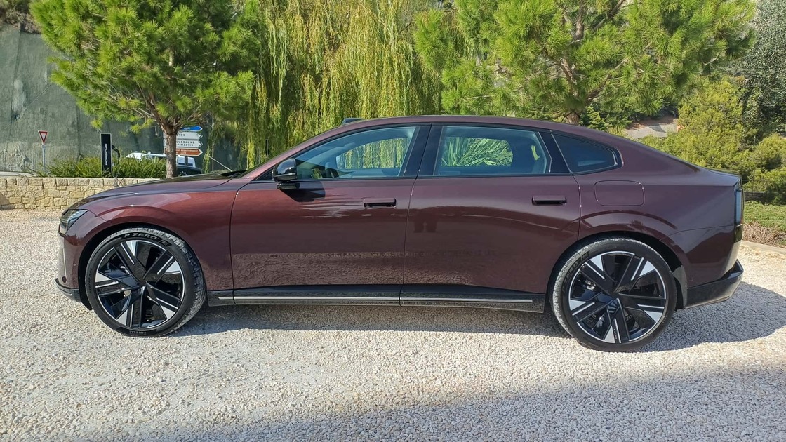 Volvo ES90