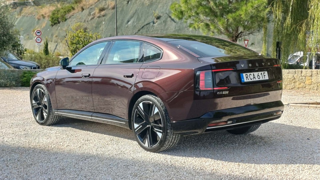 Volvo ES90